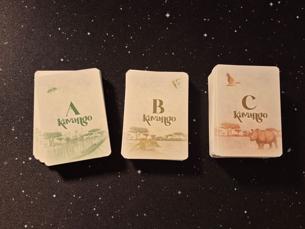 Karten mit A, B und C auf der Rückseite.