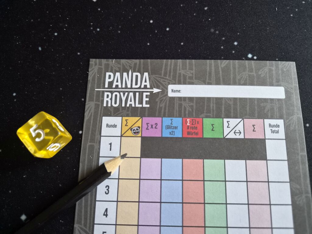 Ausschnitt von Blatt von Spielblock von "Panda Royale", Bleistift, gelber Würfel.