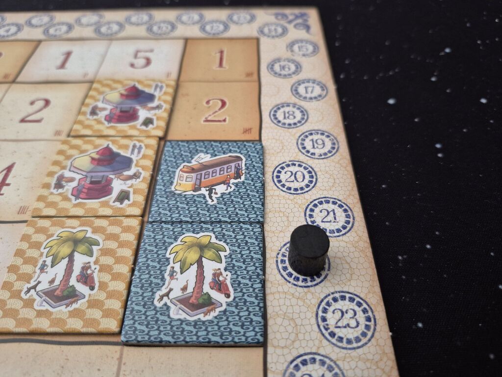 Plättchen auf Spielplan.