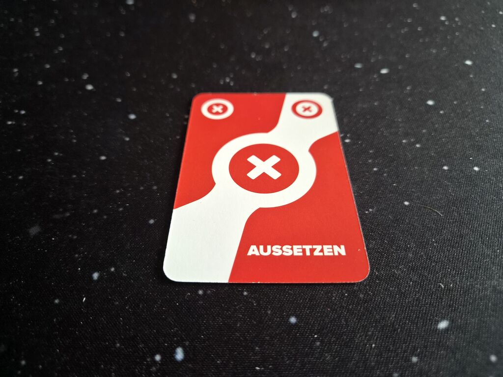 Karte mit Symbol und "Aussetzen".