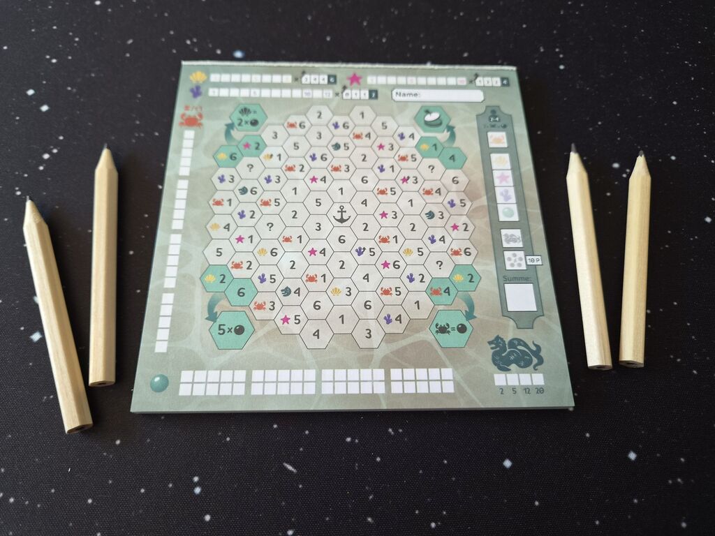 Vier Bleistifte und Spielblock von "Velmohra".