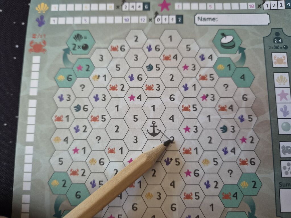 Bleistift über Spielplan-Blatt von "Velmohra".