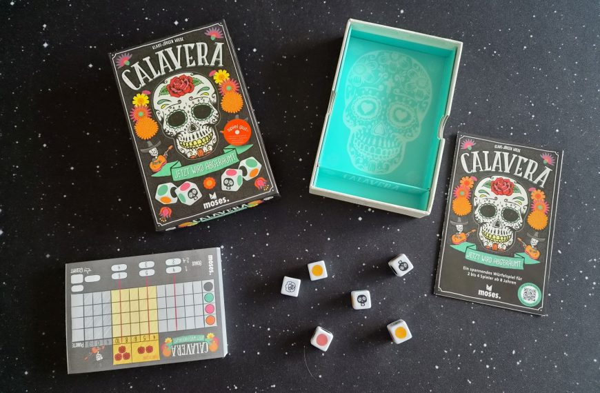 Spielmaterial mit Würfeln, Block, Schachtel, Anleitung.