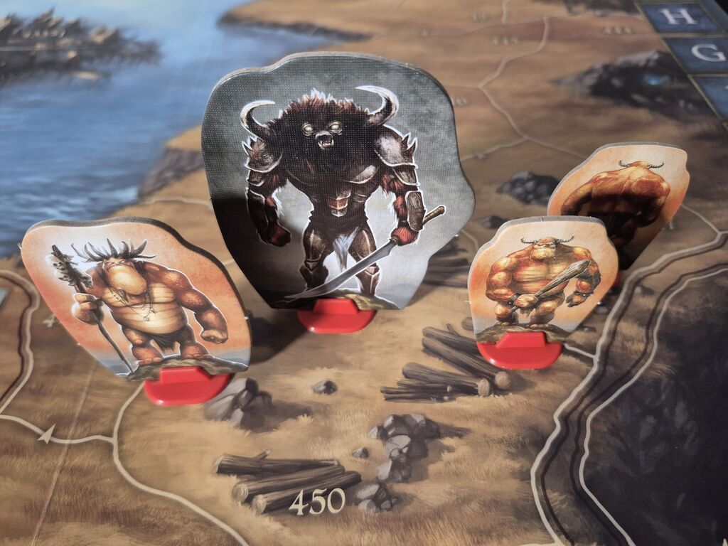 Spielfiguren auf Spielplan.
