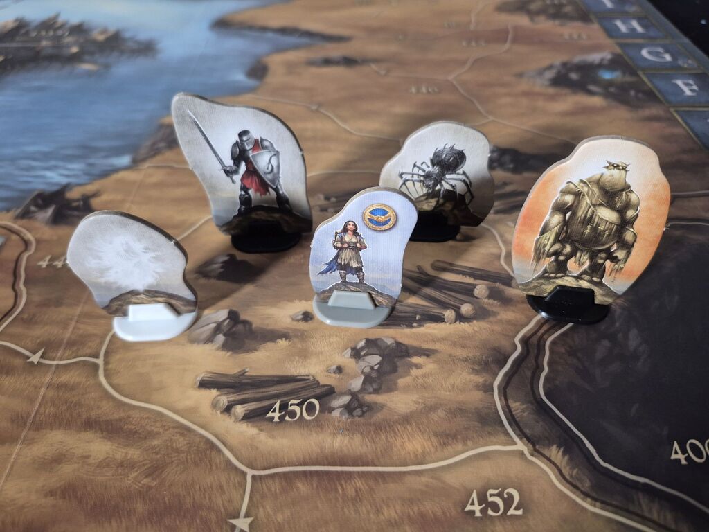 Spielfiguren auf Spielplan von "Die Legenden von Andor – das Ferne Land".