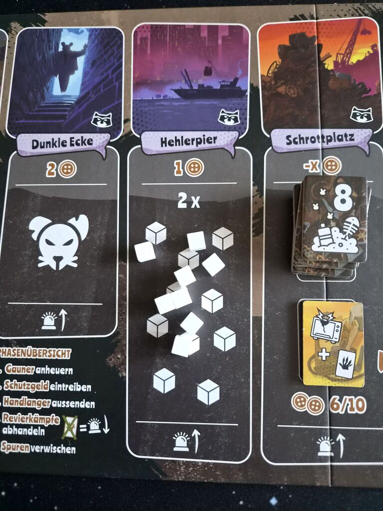 Spielplanausschnitt mit weißen Holzwürfeln.