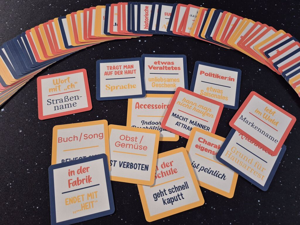 Quadratische Karten mit Text aus "Letterhunt".