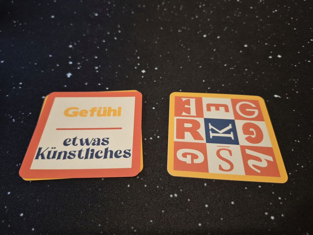 Zwei Karten aus "Letterhunt".
