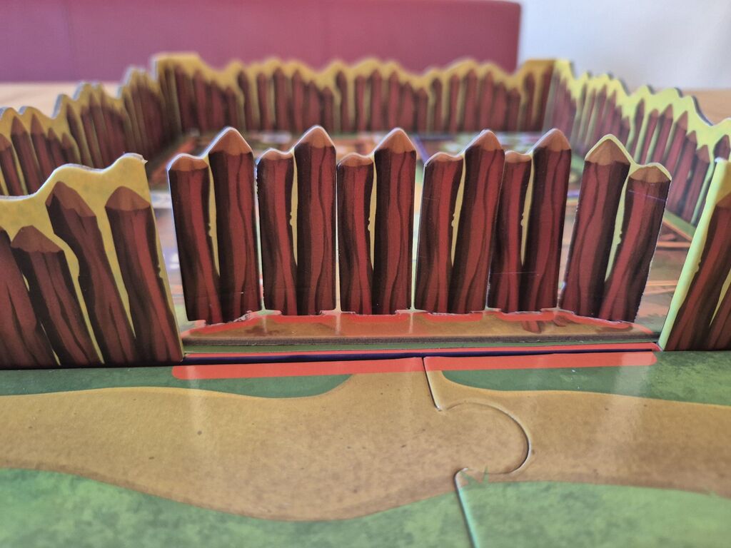 Spielmaterial in Form von Holzzaun aus "Monsterhunger".
