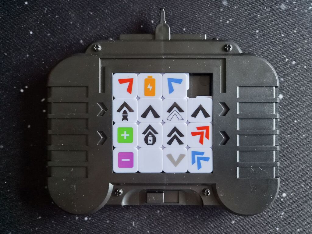 Controller von "Tiny Turbo Cars" mit 15 Feldern mit Symbolen.