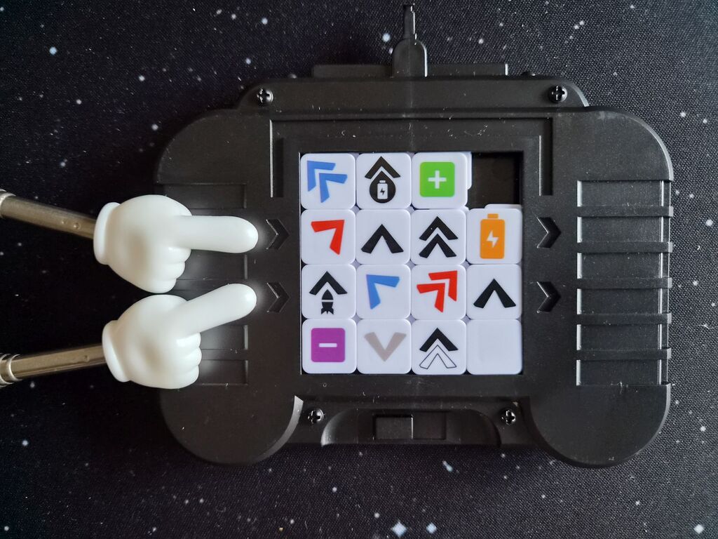 Zeiger zeigen auf zwei von vier Felderreihen auf Controller.