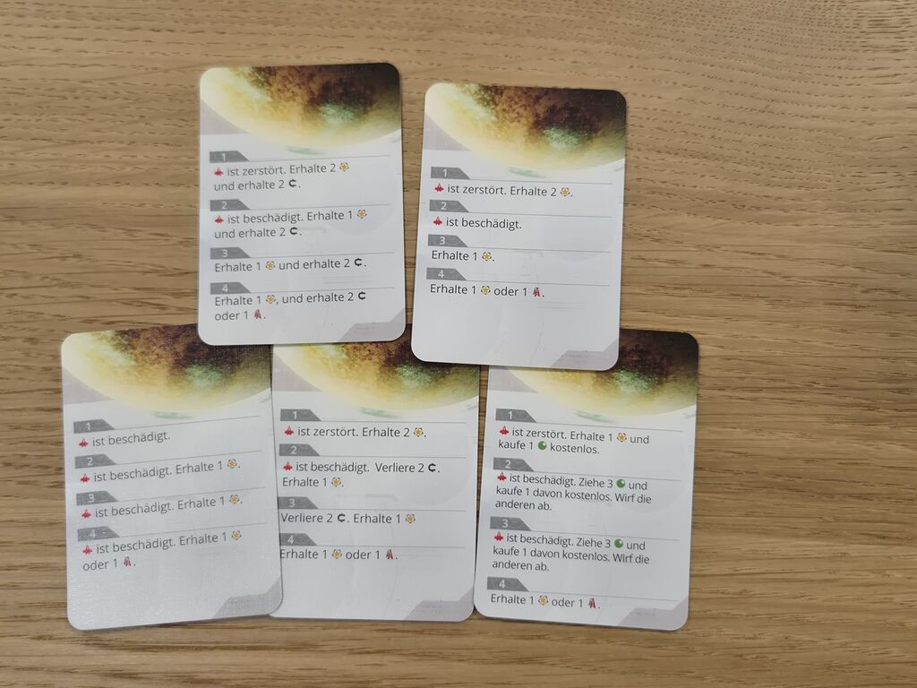 Karten mit Text und Symbolen.