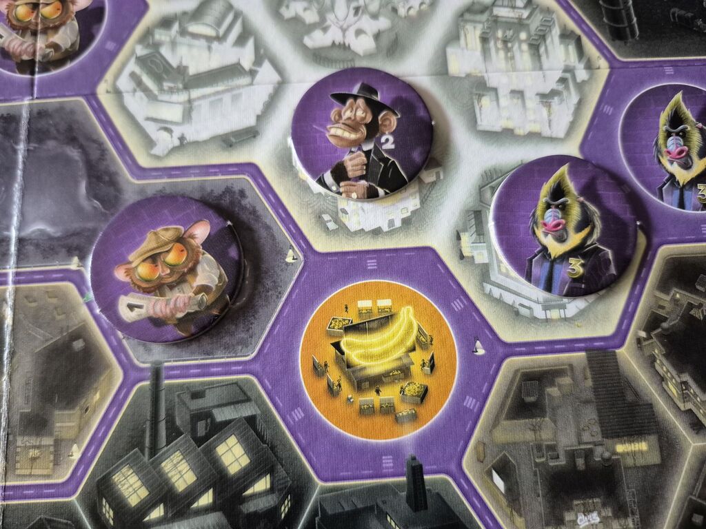 Affenchips auf Spielplan.