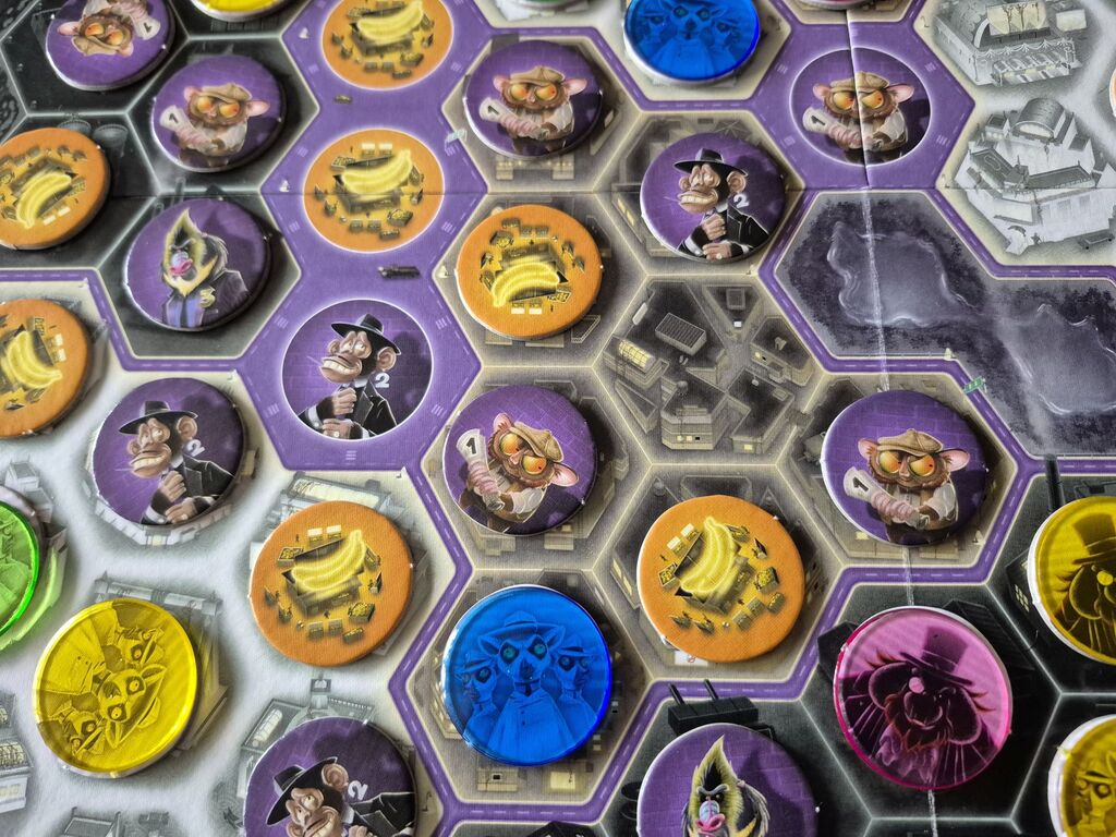 Spielmaterial auf Spielplanausschnitt.