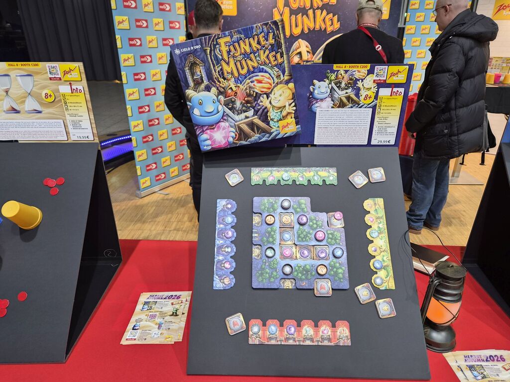 Spielmaterial bei der Neuheitenschau bei der SPIEL 2026.