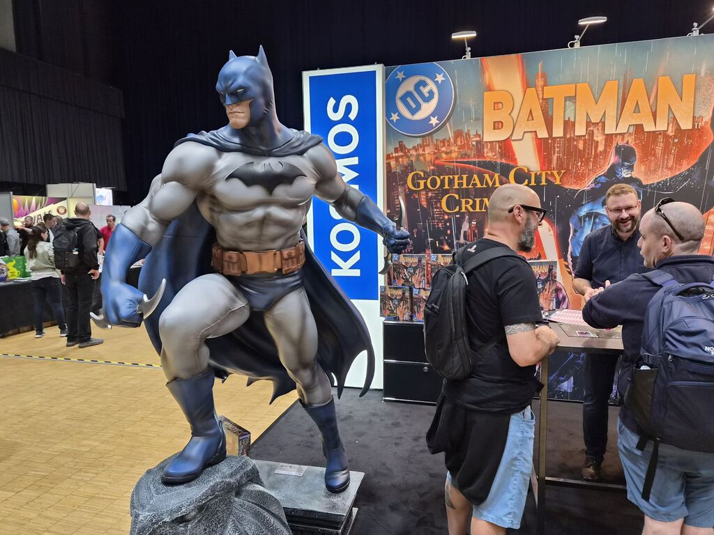 Lebensgroße Batman-Figur.