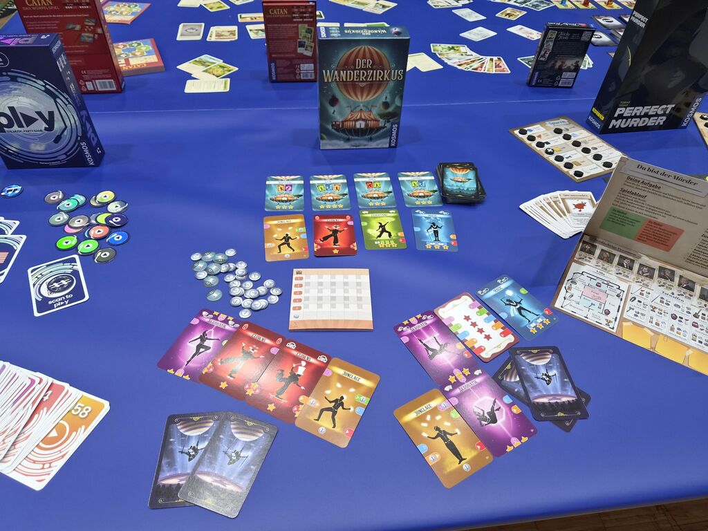 Spielmaterial bei der Neuheitenschau bei der SPIEL 2026.