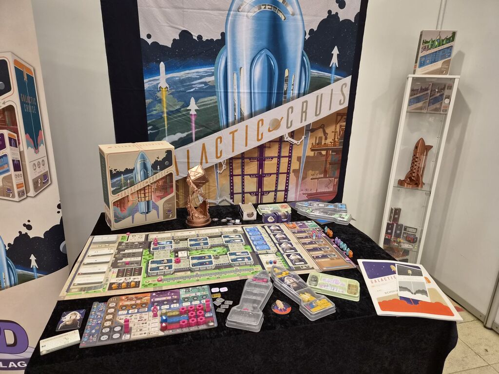 Messestand mit Spielmaterial.