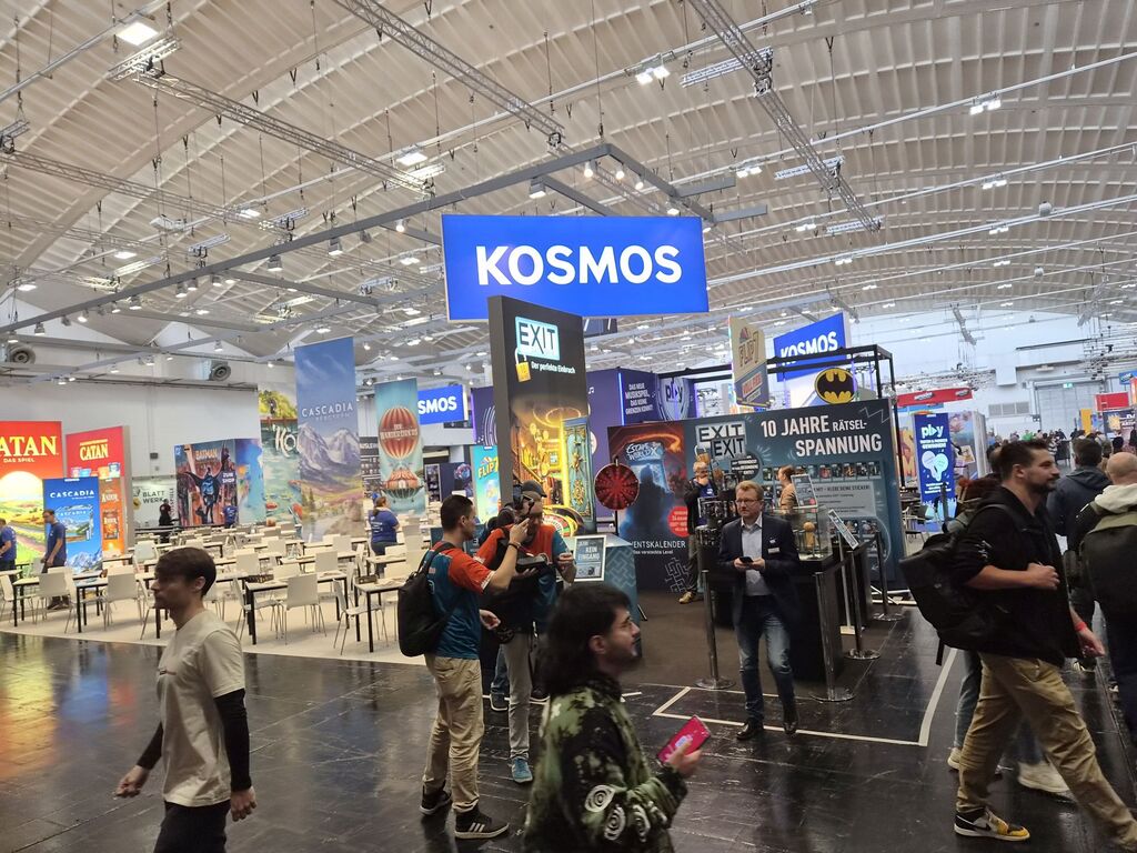 Fast leerer Messestand.