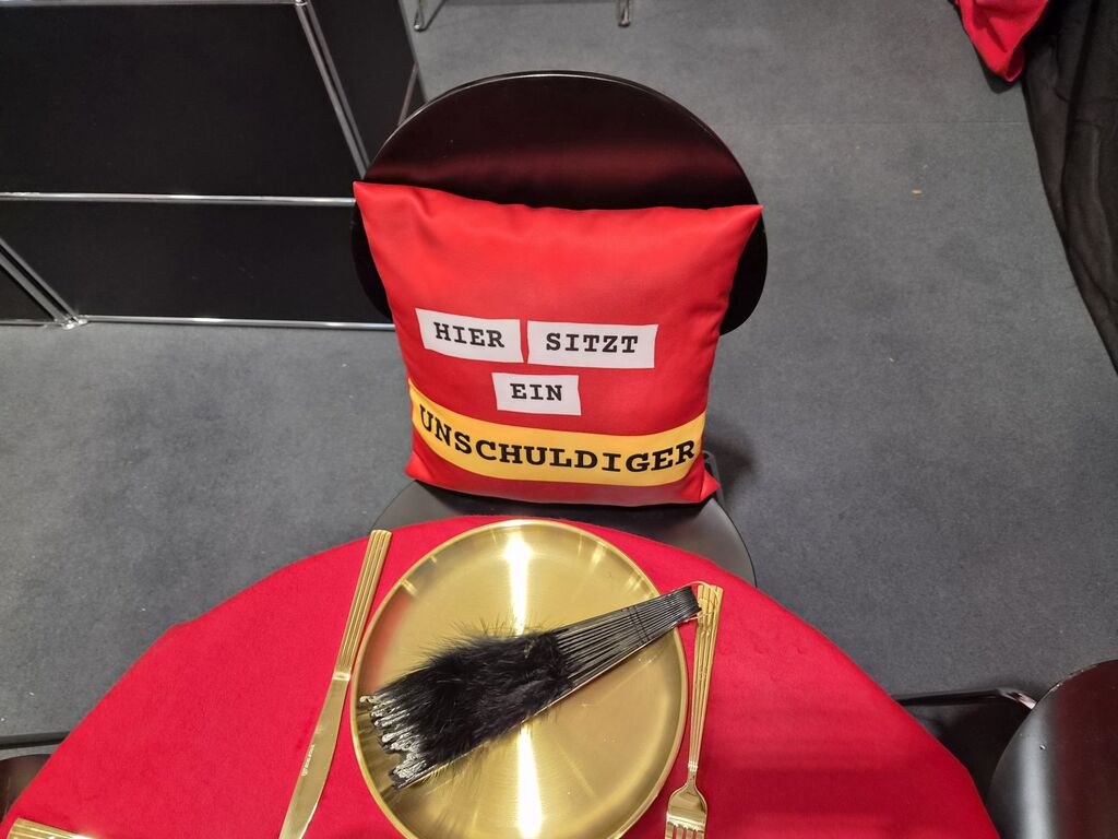 Kissen mit Text.