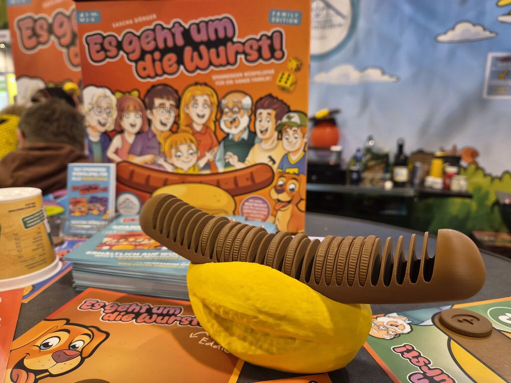 Spielmaterial an Messestand bei SPIEL 2026.