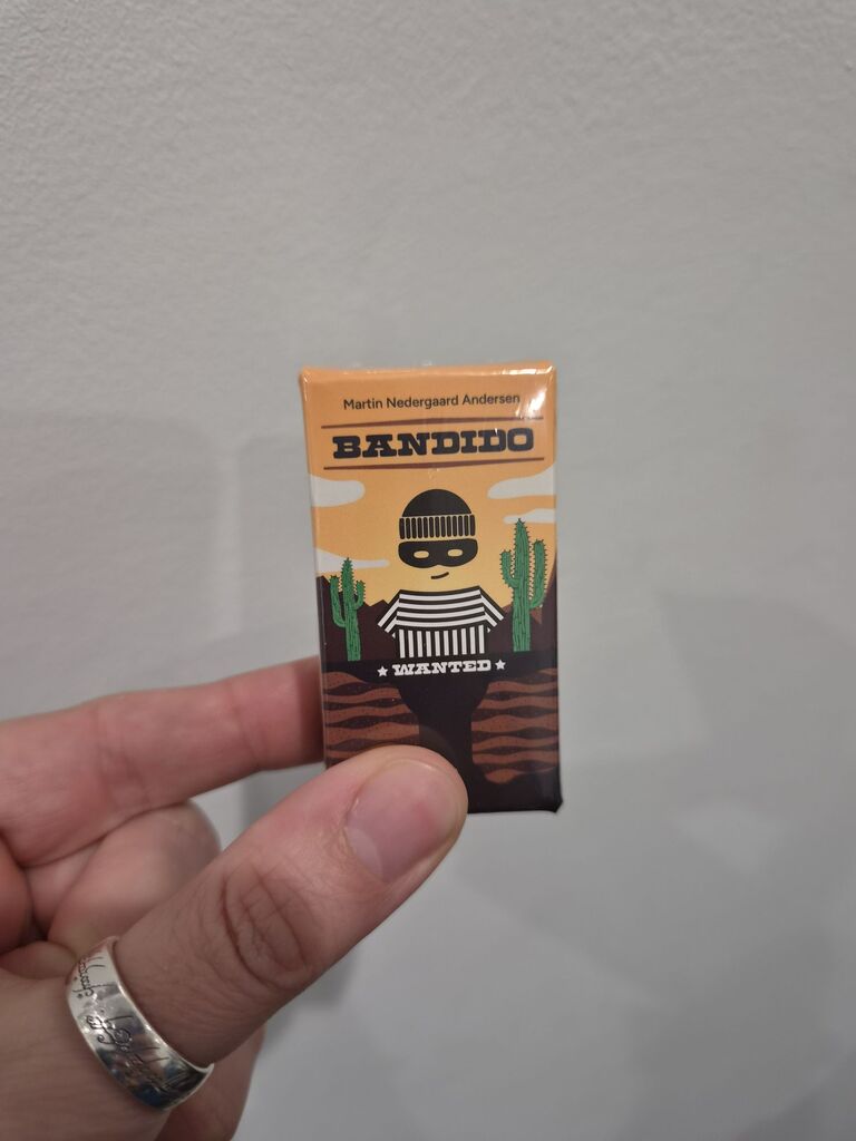 Daumengroßes, klitzekleines Kartenspiel.