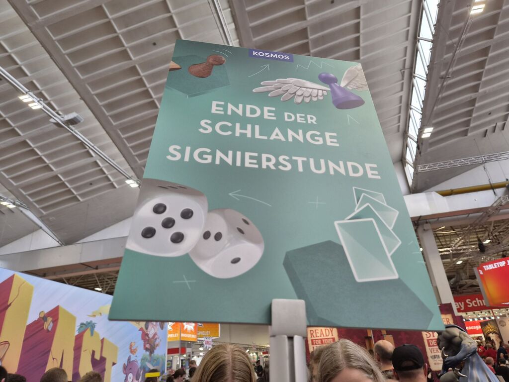 Schild mit Text und Spielsymbolen.