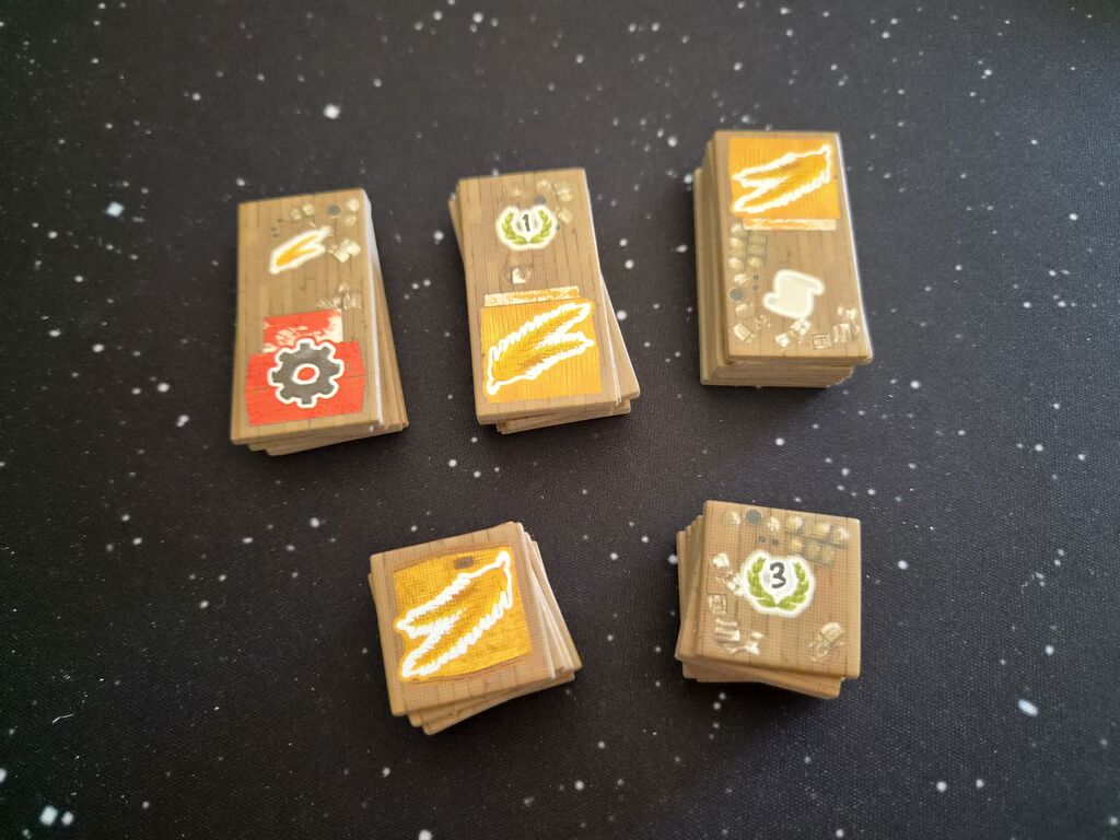 Ein und zwei Quadrate große Plättchen mit Symbolen.