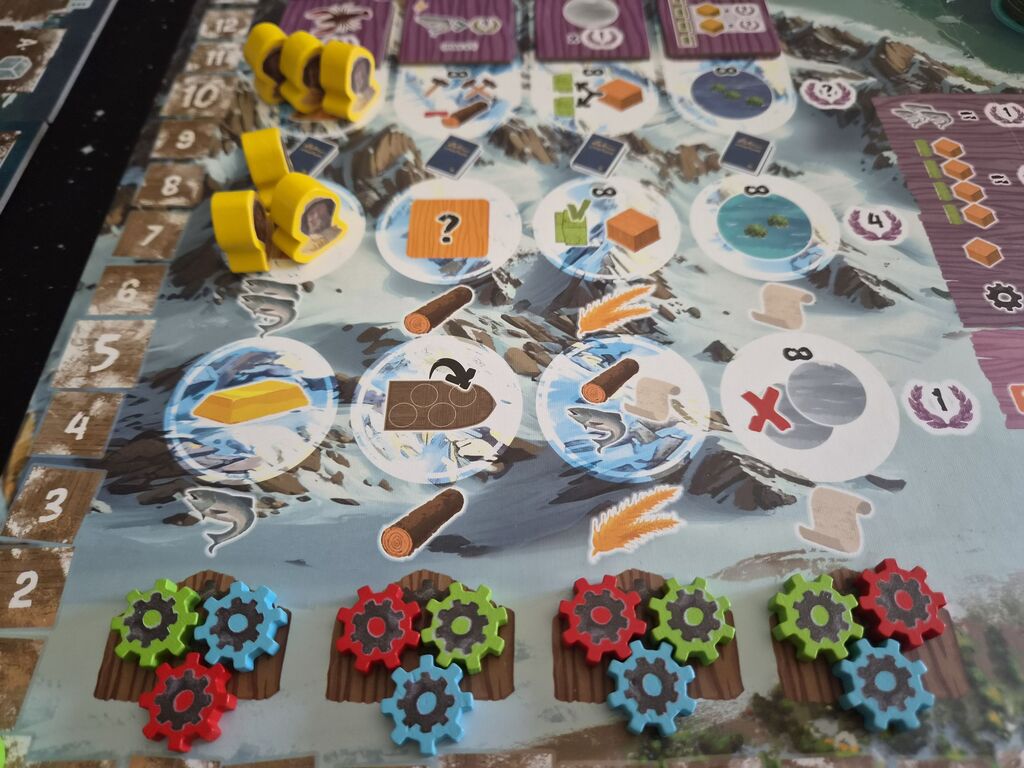 Spielplanausschnitt mit Markern, Feldern und Symbolen.