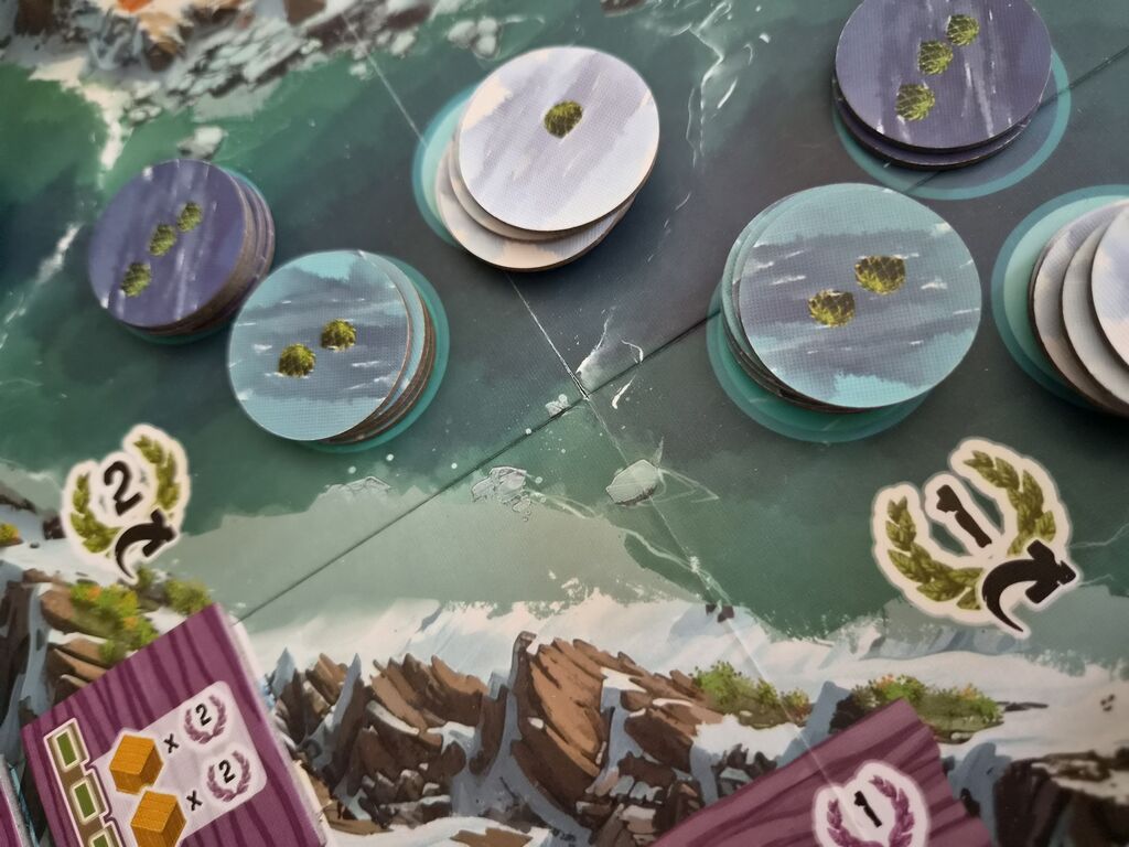 Spielplanausschnitt mit Siegpunkten und Pfeil.
