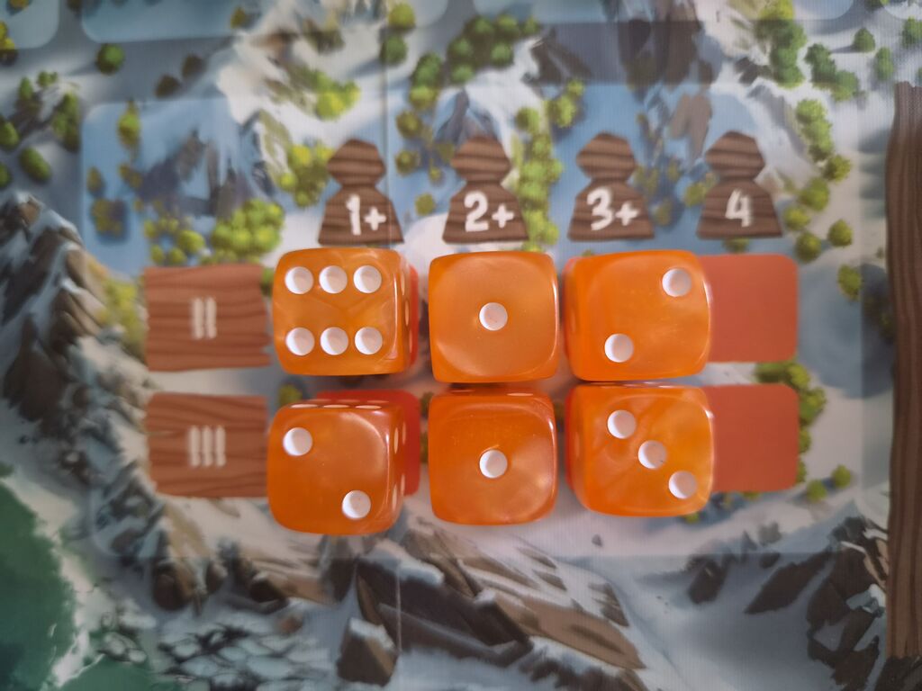 Spielplanausschnitt mit sechs Würfeln.