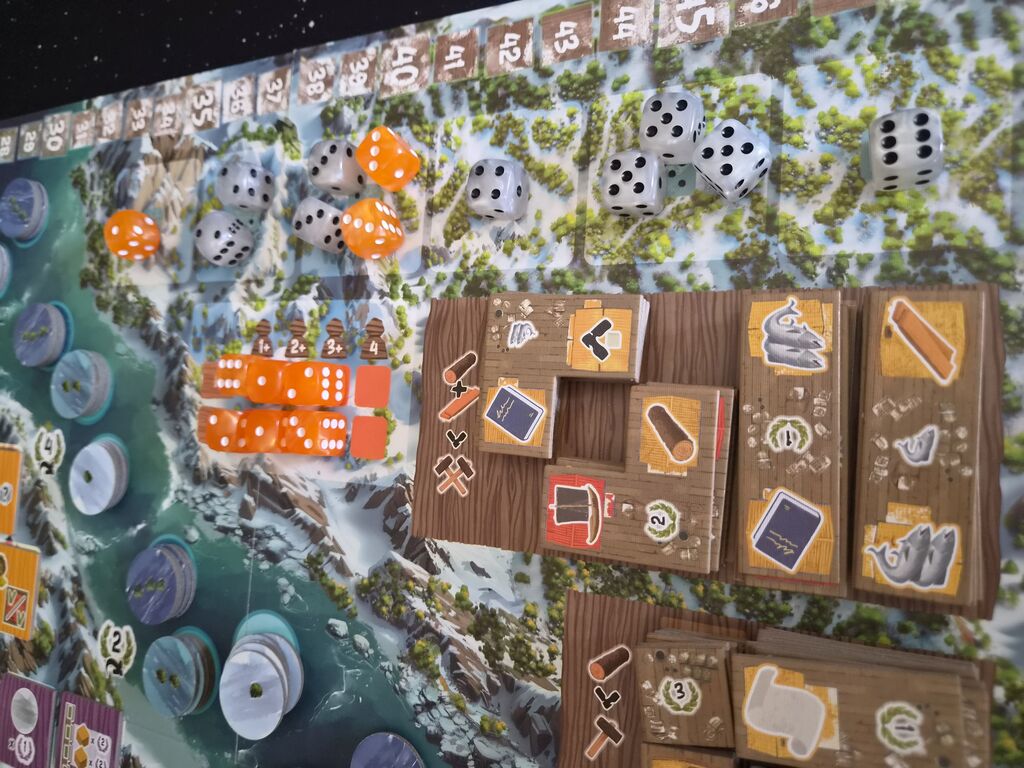 Würfel auf Spielplanausschnitt von "Saltfjord".