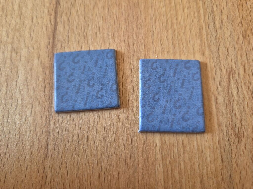 Zwei verdeckte Plättchen aus "Stich für Stich".
