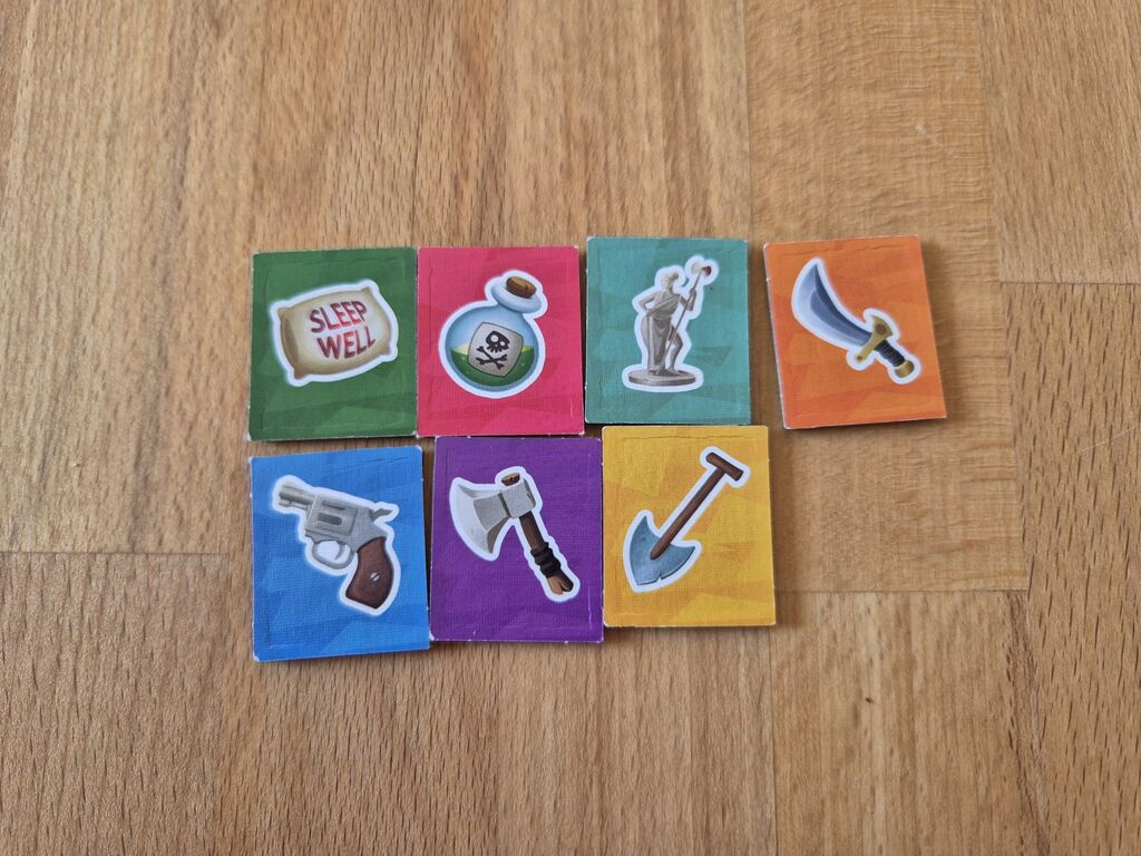 Plättchen mit Illustration von Mordwaffen.