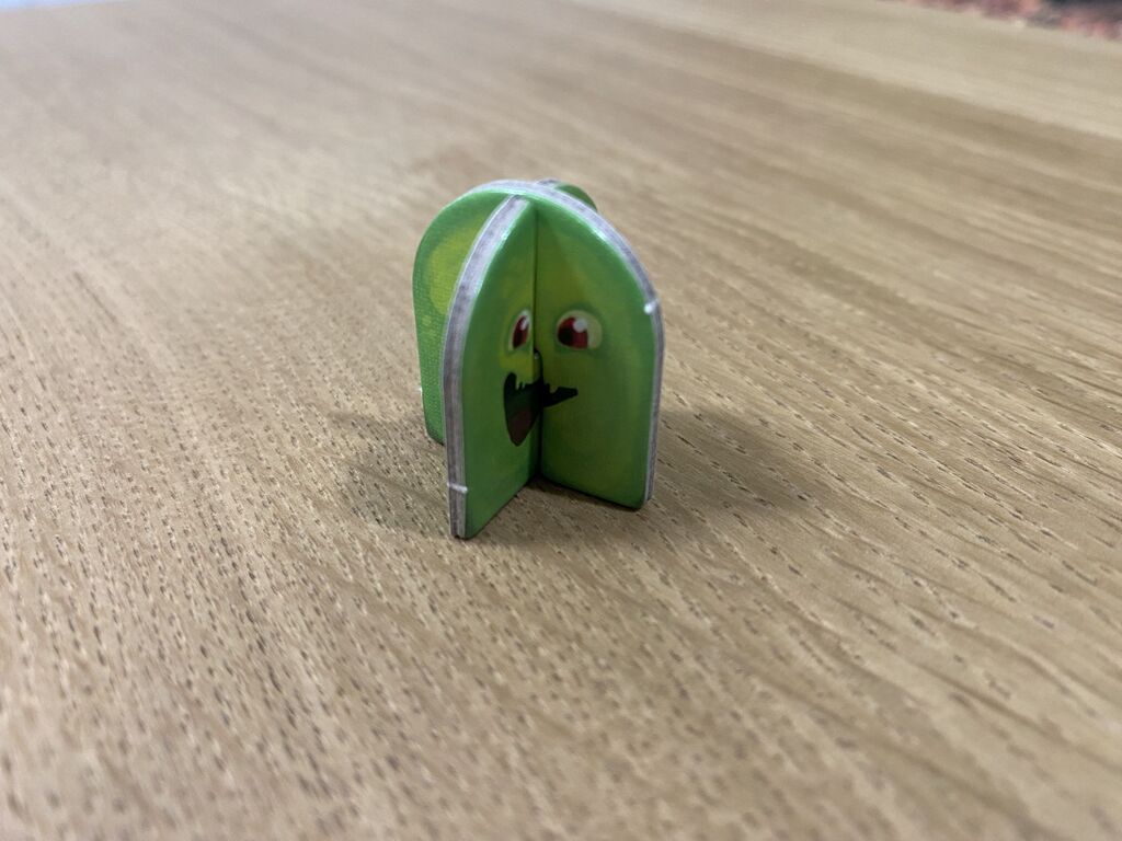 Papp-Spielfigur.